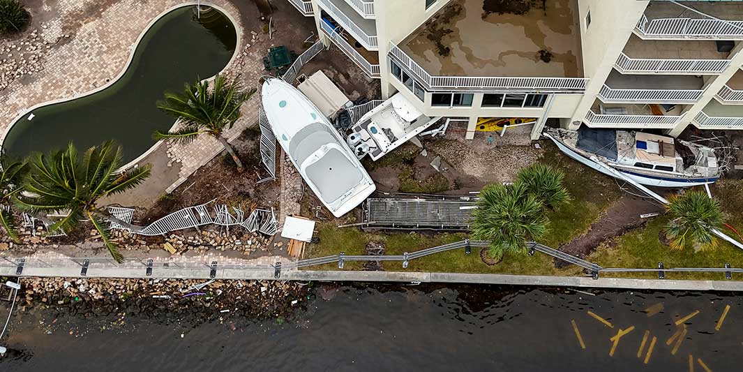 Boote wurden durch HELENE an Land gespült in St. Petersburg in Florida