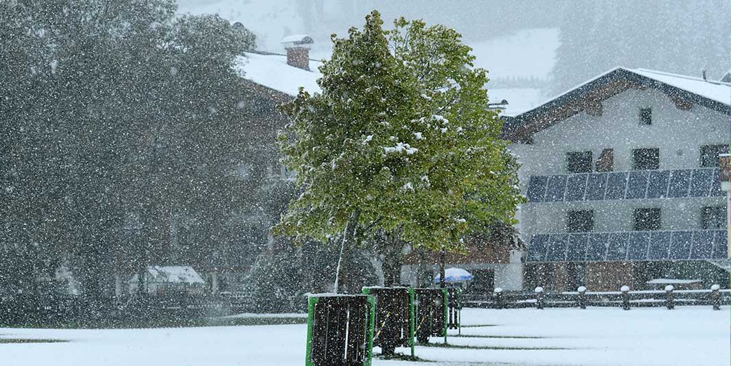 Wintereinbruch in den Alpen Der erste Wintereinbruch der Saison hält gerade Einzug