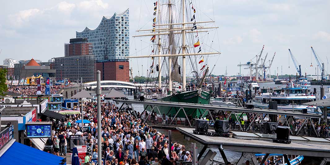 Tausende Besucher kamen zur Eröffnung des Hafengeburtstages am Donnerstag. 