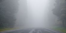Morgen schlechte Sicht durch dichten Nebel