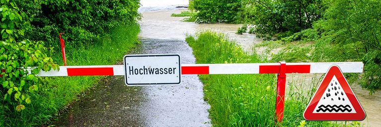 wetter.com Unwettergefahr! Breiter Streifen gefährdet! Unwettergefahr! Breiter Streifen gefährdet!