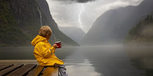 Höhentrog bringt Kühle, Regen und Gewitter