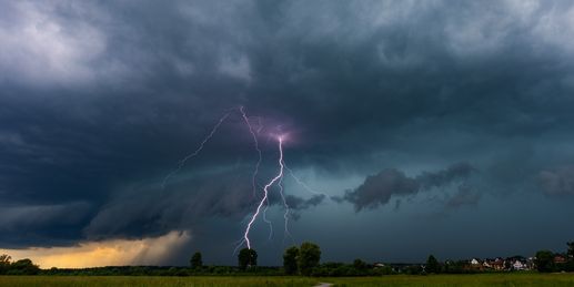 Heute: Die Hitze ist weg, doch wo es schwül ist, drohen Gewitter