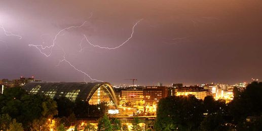 Regenschauer mit Blitz und Donner