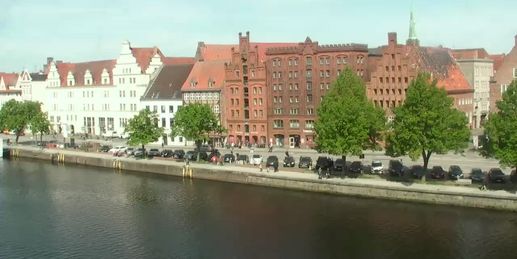 HD Live Webcam Lübeck - Trave und Marienkirche