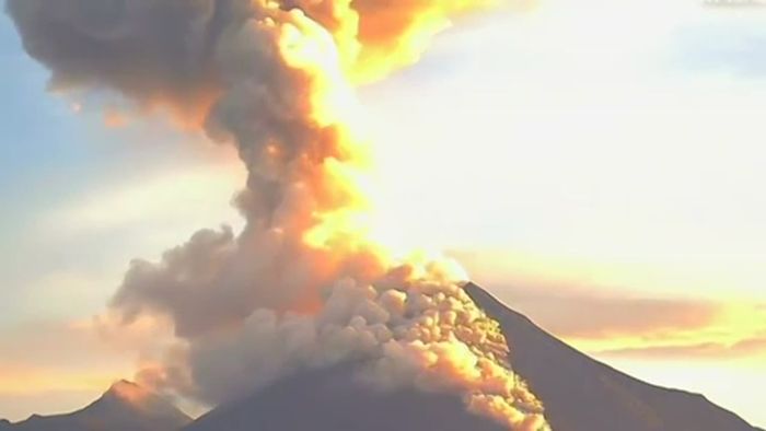 Spektakuläre Bilder von Vulkanausbruch in Mexiko