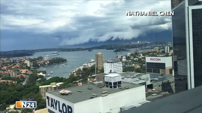 Düstere Wolkenwalze überrollt Sydney