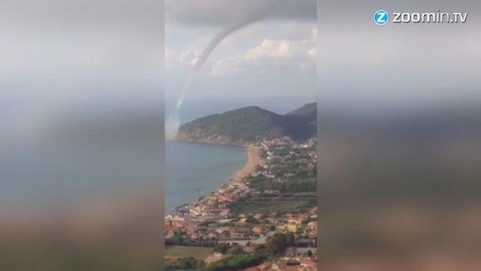 Schaurig-schön: Tornado vor Italiens Küste