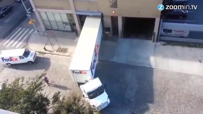 Truck-Fahrer erweist sich als Einparkheld