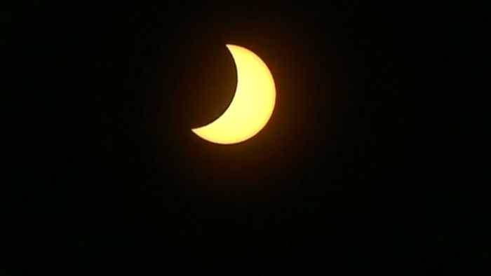 Sonnenfinsternis begeistert die Massen