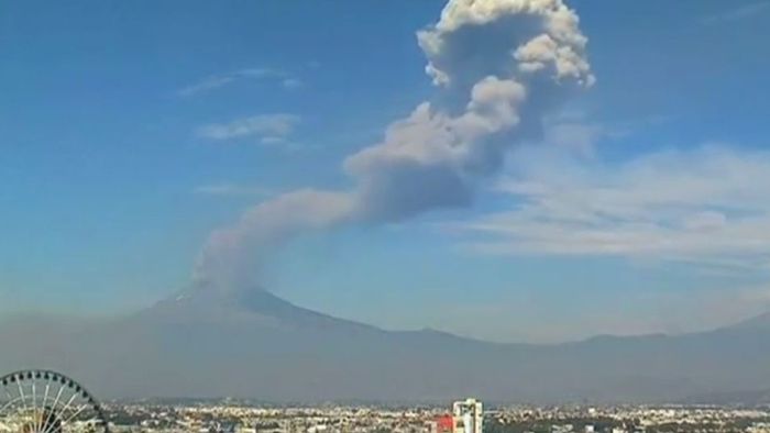 Popocatepetl spuckt 2000 Meter hohe Aschewolke aus