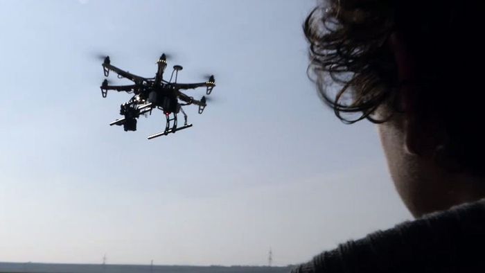 Fliegen Drohnen künftig mit Nummernschildern?