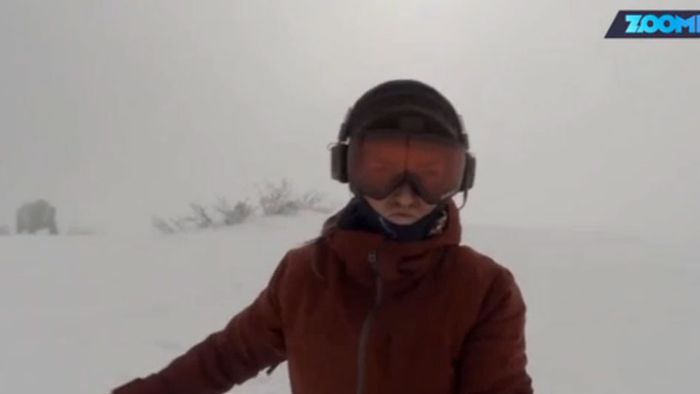 Fake oder Wahnsinn? Snowboarderin von Bär verfolgt