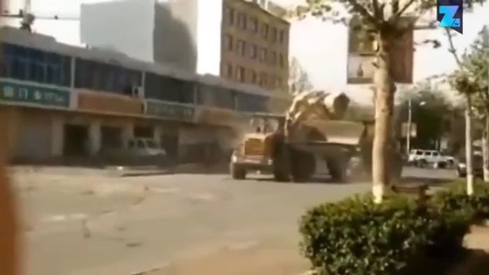 Bizarrer Konkurrenzkampf: Bagger-Battle in China