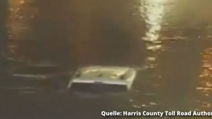 Schockvideo nach Flut in Houston: Frau ertrinkt im Auto