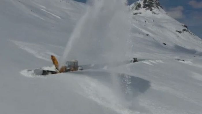 Winterende in Norwegen: Gigantische Straßenräumung