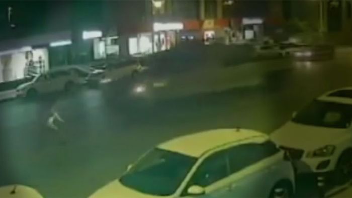 Schock-Video aus Istanbul: Panzer überrollt Mann