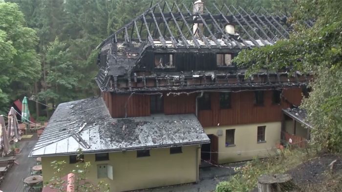 Erzgebirge: 40 Urlauber flüchten aus brennendem Hotel
