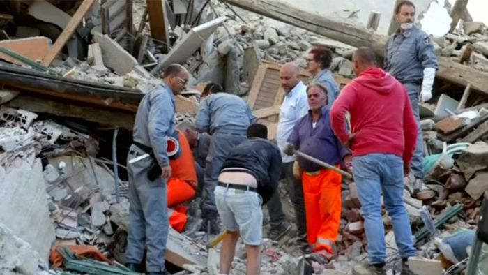 Erdbeben in Italien: Rettungsarbeiten laufen auf Hochtouren