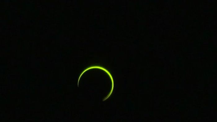 Sonnenfinsternis: Feuerring bringt Menschen zum Staunen