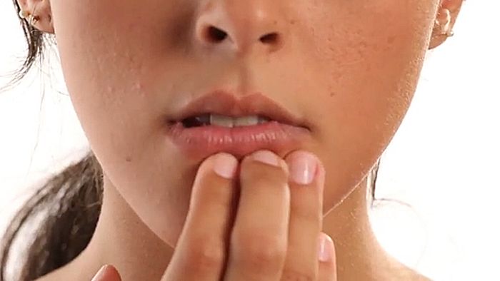 Diese Tipps helfen gegen spröde Lippen