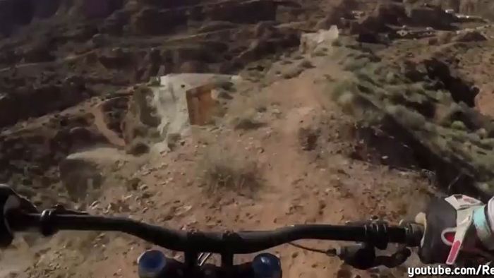 Ein Albtraum? Mountainbiker testet 'Red Bull Rampage'