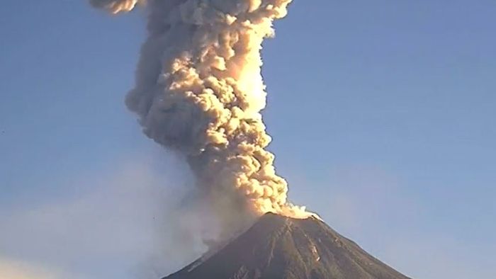 Vulkan Colima speit Rauch und Asche