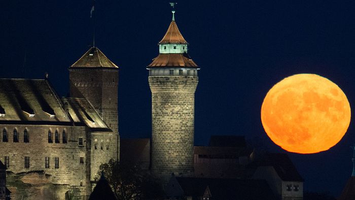 XXL-Supermond begeistert Millionen XXL-Supermond begeistert Millionen