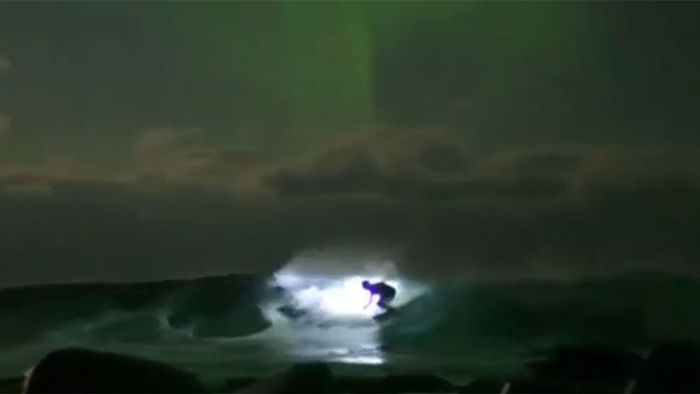 Faszinierend! Surf-Spaß unterm Nordlicht Faszinierend! Surf-Spaß unterm Nordlicht