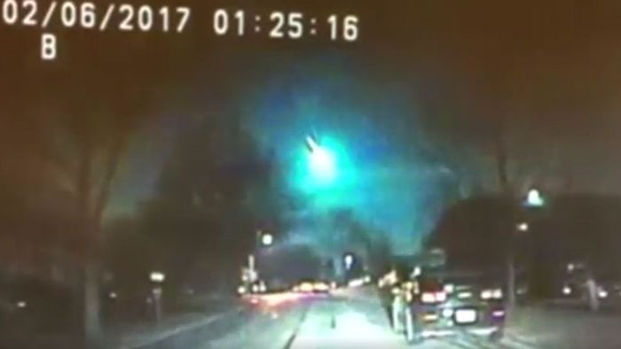 Feuerball über Illinois: Meteor erleuchtet den Nachthimmel