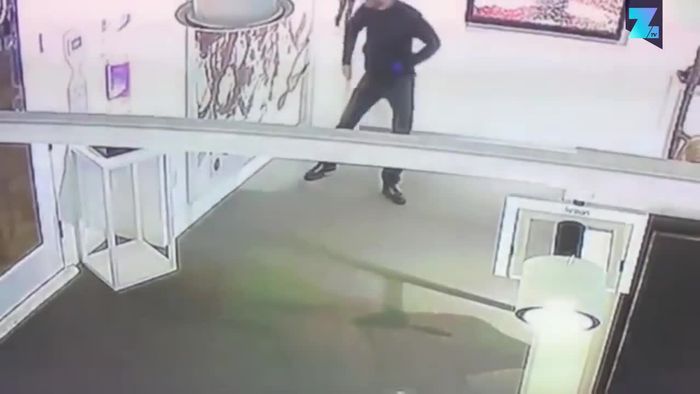 3-Mio-Dollar-Gemälde: Mann zerstört Bild und flieht