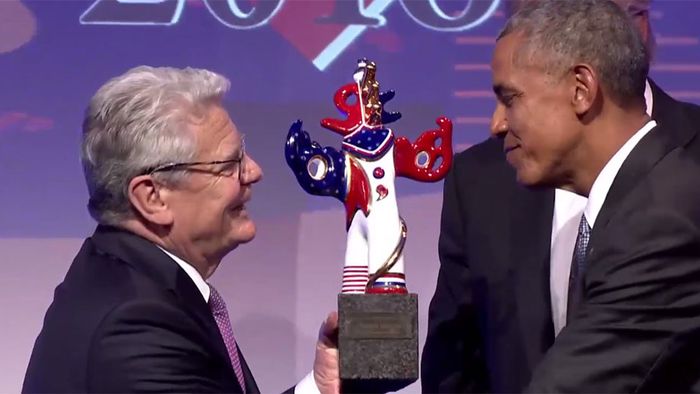 Deutscher Medienpreis: Geehrter Obama zu Scherzen aufgelegt