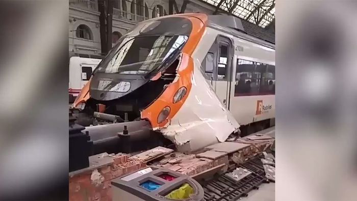 Fast 50 Verletzte bei S-Bahn-Unglück in Barcelona
