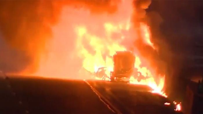 Tödliches Flammen-Inferno auf Autobahn Tödliches Flammen-Inferno auf Autobahn