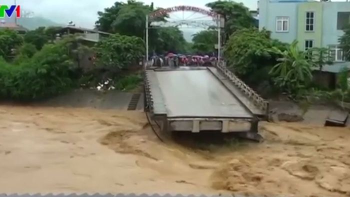 Überflutungen und Erdrutsche reißen Menschen in den Tod