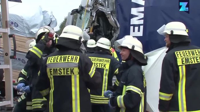 Lkw rast ungebremst in Stauende: Großunfall auf A1