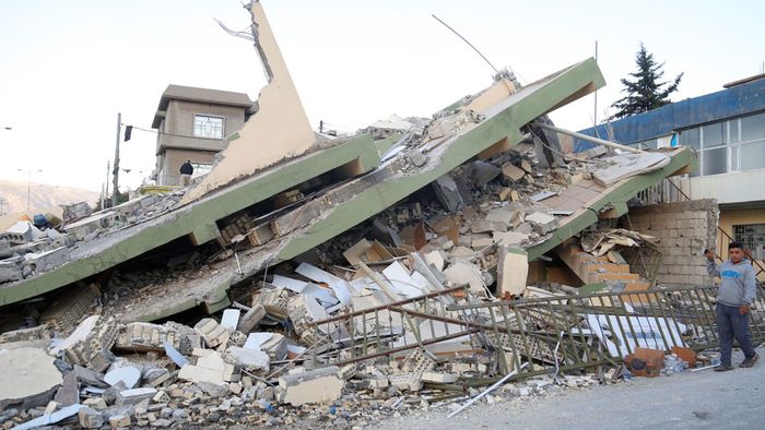 Dutzende Tote bei schwerem Erdbeben im Iran und Irak