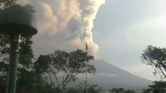 Drohende Vulkankatastrophe auf Bali: Touristen sitzen fest Drohende Vulkankatastrophe auf Bali: Touristen sitzen fest