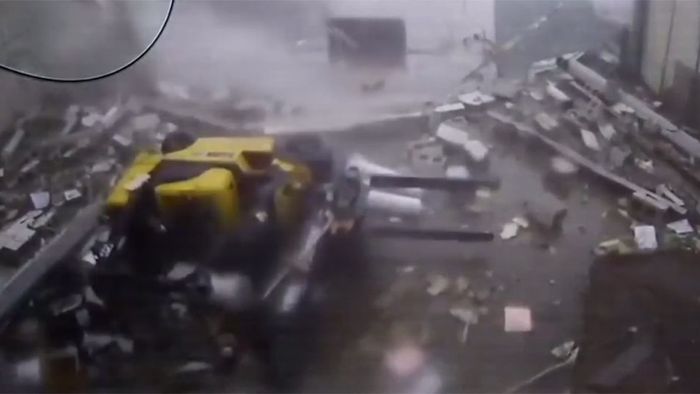 Armageddon im Lagerhaus: Tornado wütet mit 180 km/h