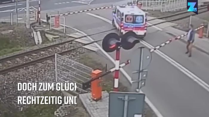 Krankenwagen in Not: Gefangen zwischen den Gleisen