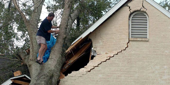 Sturmschäden am Haus möglichst schnell der Versicherung
