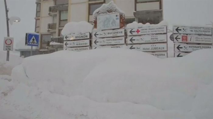 Orte eingeschneit! Heftiges Schneechaos in den Alpen