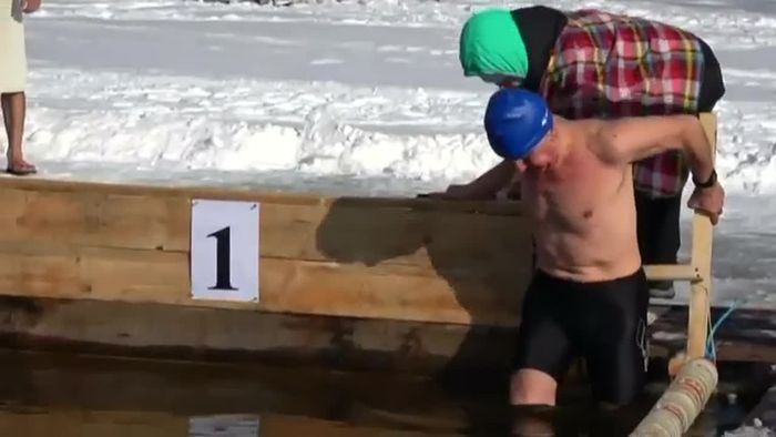 Eisschwimmen bei minus 10 Grad begeistert Eisschwimmen bei minus 10 Grad begeistert