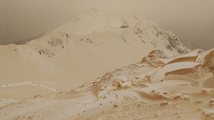 Wetterkapriolen: Orangener Schnee in Russland
