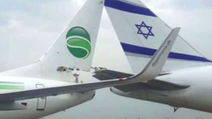 Deutsches und israelisches Flugzeug krachen ineinander Deutsches und israelisches Flugzeug krachen ineinander