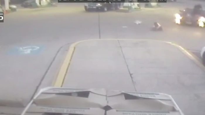Elfjährige springt an Tankstelle aus gestohlenem Auto