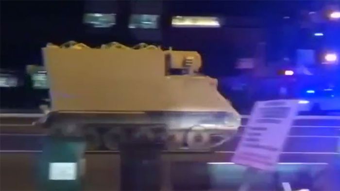 Wilde Verfolgungsjagd mit Panzer Wilde Verfolgungsjagd mit Panzer