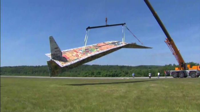 Das könnte das größte Papierflugzeug der Welt werden