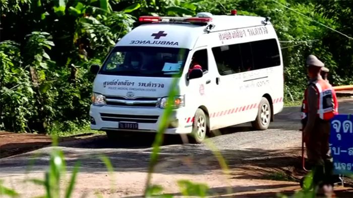 Rettung aus Höhle in Thailand: Acht Jungs in Sicherheit