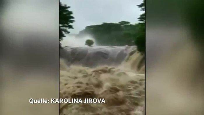 Hawaii: Hurrikan LANE bringt Überflutungen und Schlammlawinen Hawaii: Hurrikan LANE bringt Überflutungen und Schlammlawinen